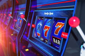 q79 app VIP Card Games မြန်မာ ကစားသမားများ ကတ်ဂိမ်း ကစားနေသောပုံ